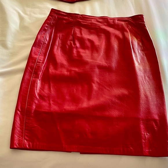 Soft Beautiful Red Leather 3 pieces - Picture 6 of 9